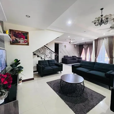 Homestay 4 Bilik Besar Dan Selesa By Hanihana Kuantan Exterior photo