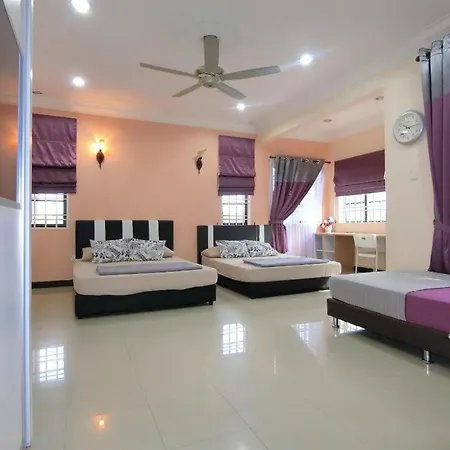 Homestay 4 Bilik Besar Dan Selesa By Hanihana Kuantan Exterior photo